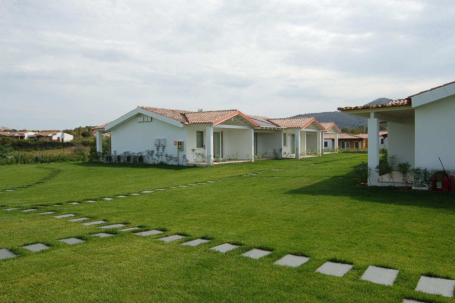 Hotel Budoni Beach Exterior photo