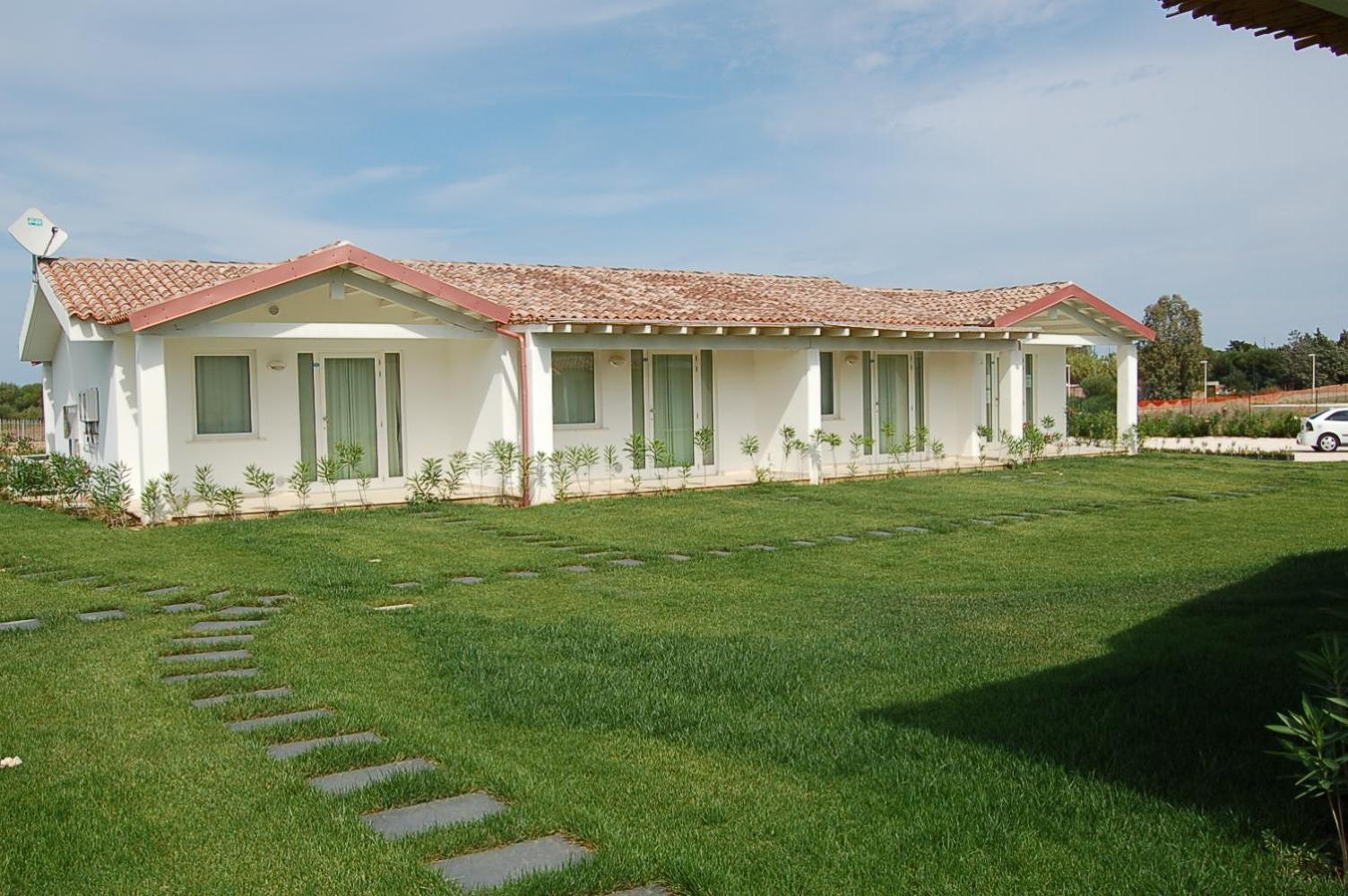 Hotel Budoni Beach Exterior photo