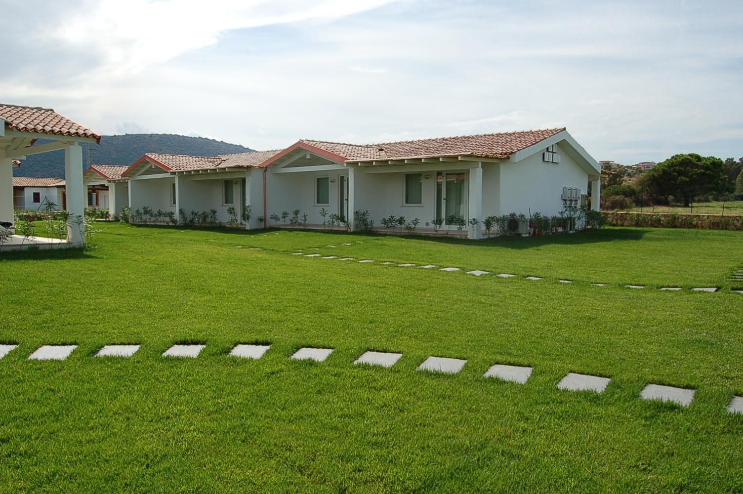 Hotel Budoni Beach Exterior photo